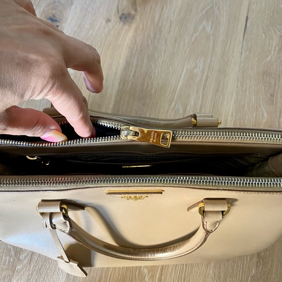 Prada Galleria Double Zip Saffiano Leather - Picture 2 of 13